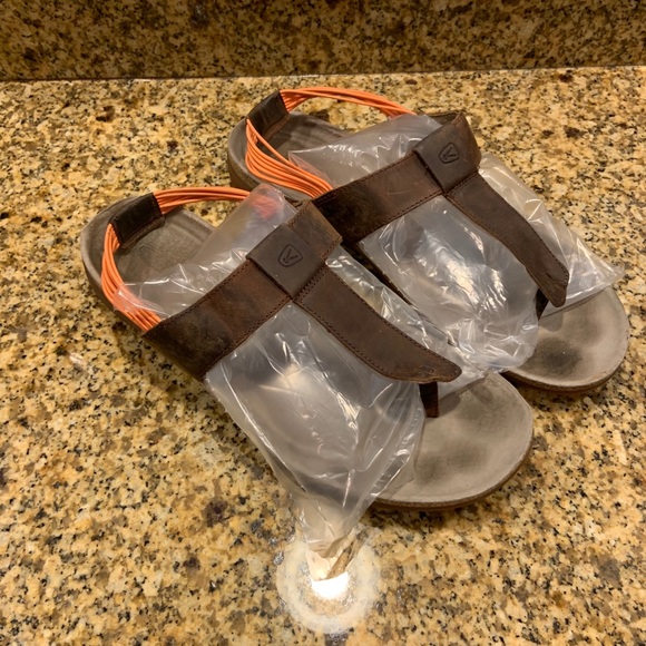 keen dauntless thong sandal